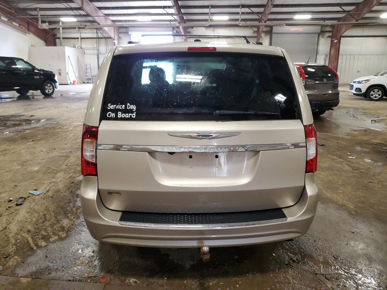 2014 Chrysler Town & Country Touring - Фото 6