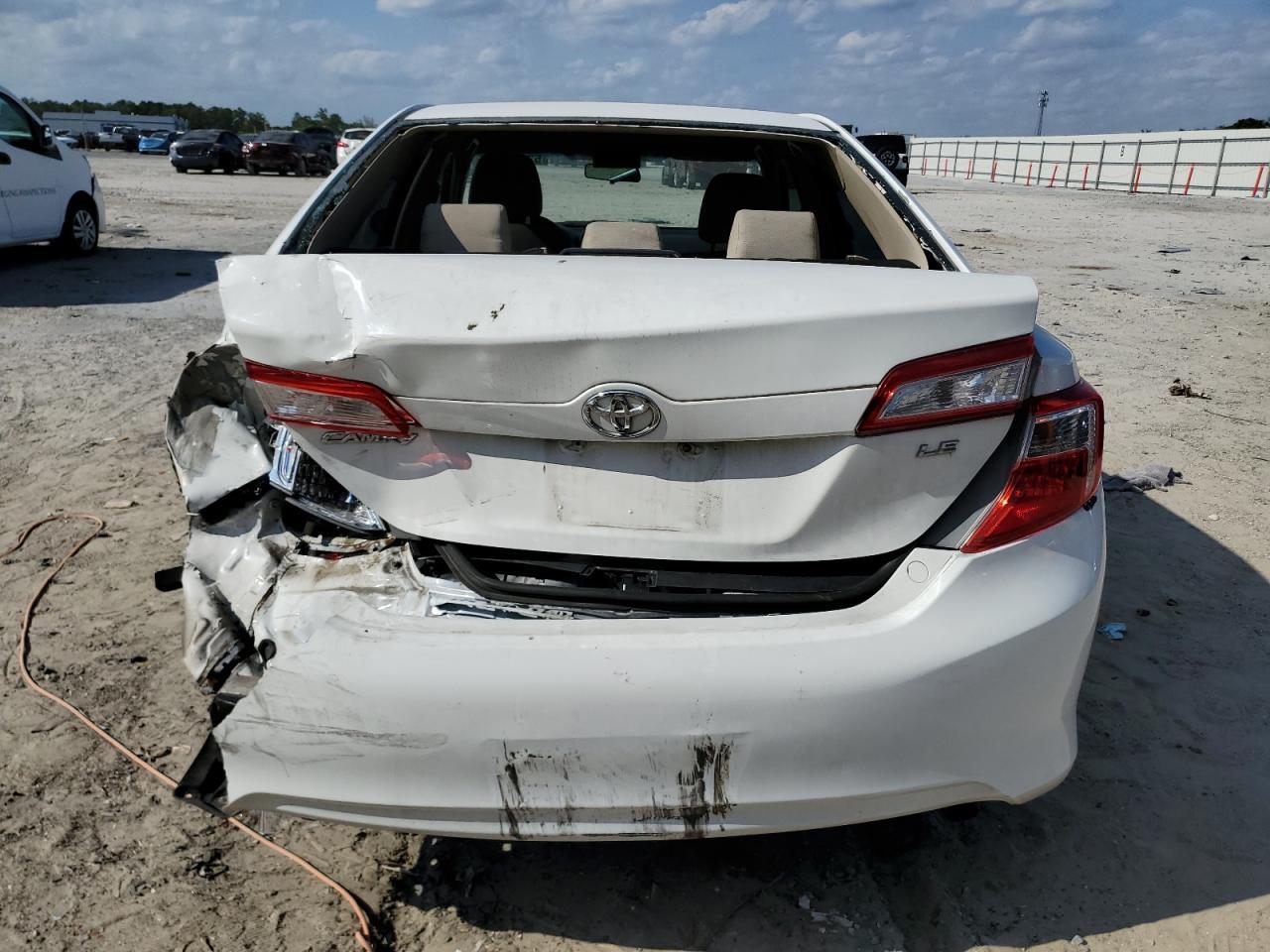 2014 Toyota Camry L - Image 6