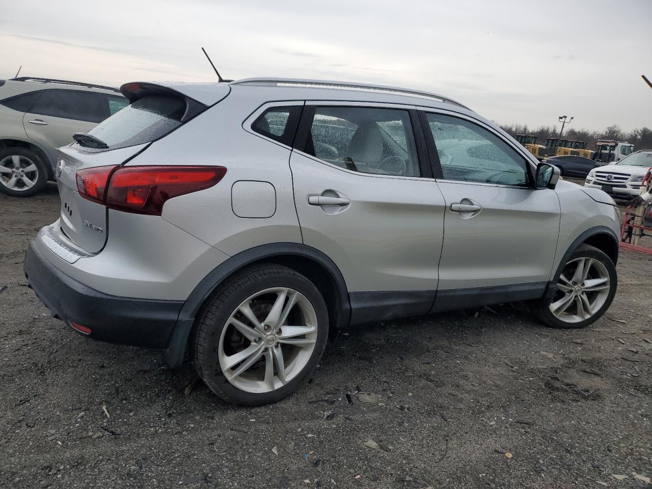 2018 Nissan Rogue Sport S - Image 3