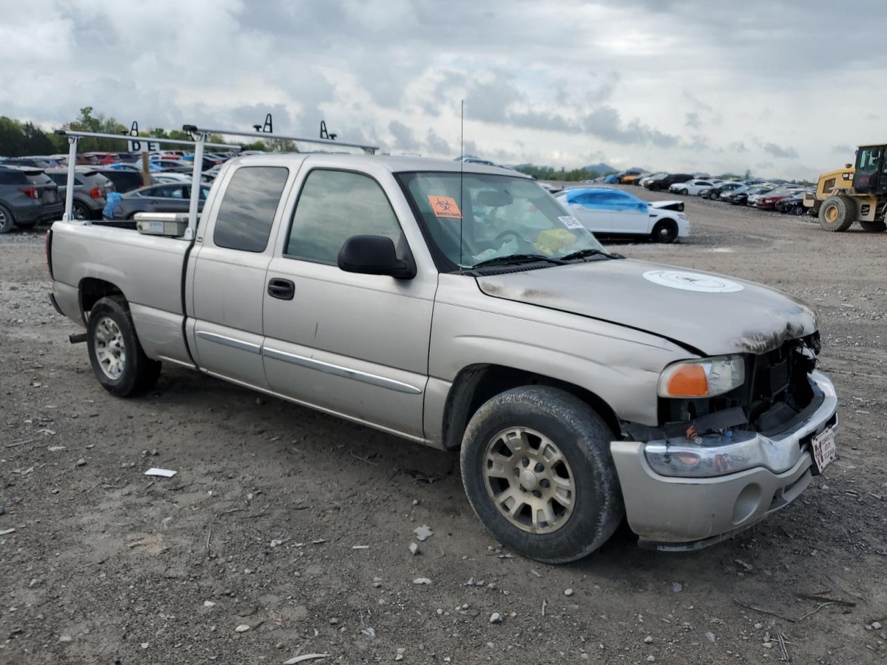 2005 GMC New Sierra C1500 - Image 4