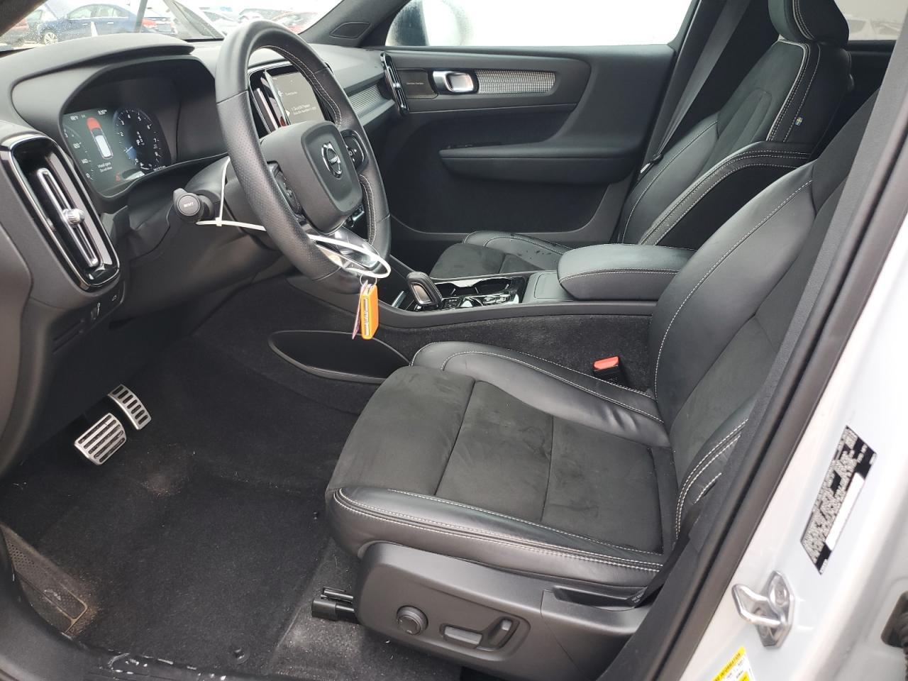 2021 Volvo Xc40 T5 R-Design - Image 7