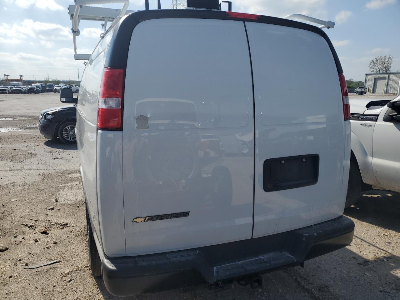 2023 Chevrolet Express G2500 - Фото 6