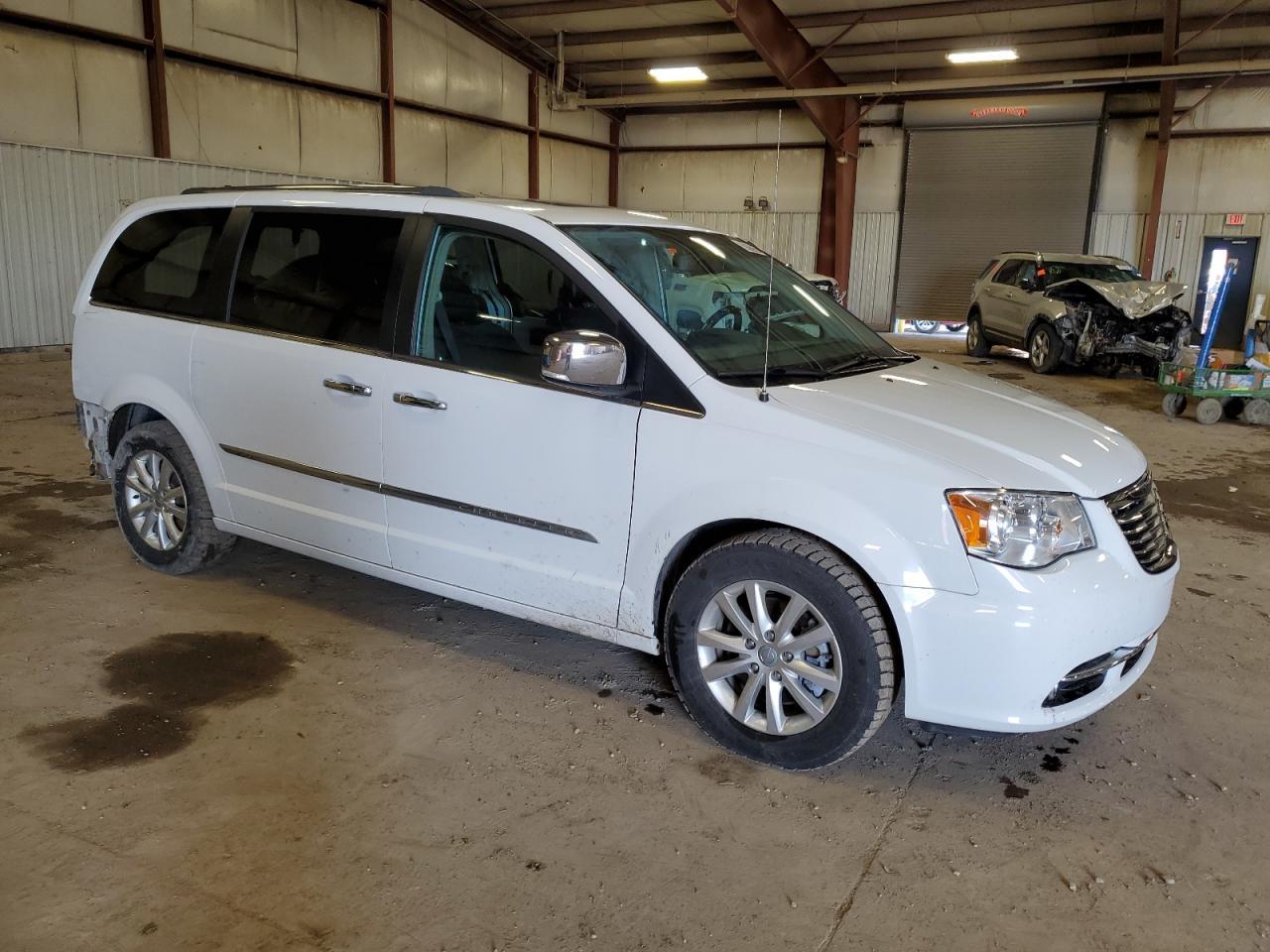 2016 Chrysler Town & Country Limited Platinum - Фото 4