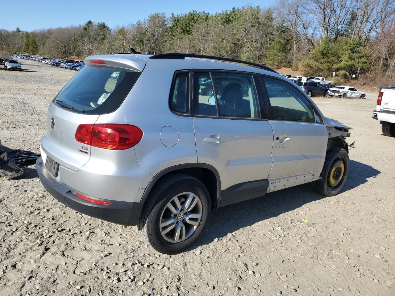 2017 Volkswagen Tiguan S - Фото 3