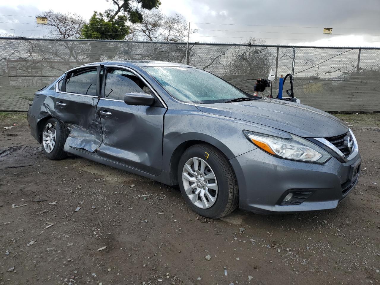 2016 Nissan Altima 2.5 - Image 4