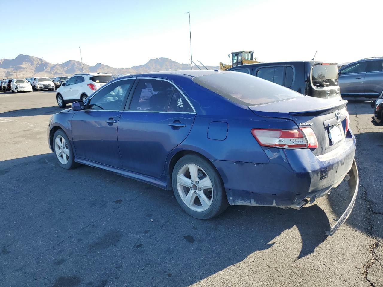 2011 Toyota Camry Se - Фото 2