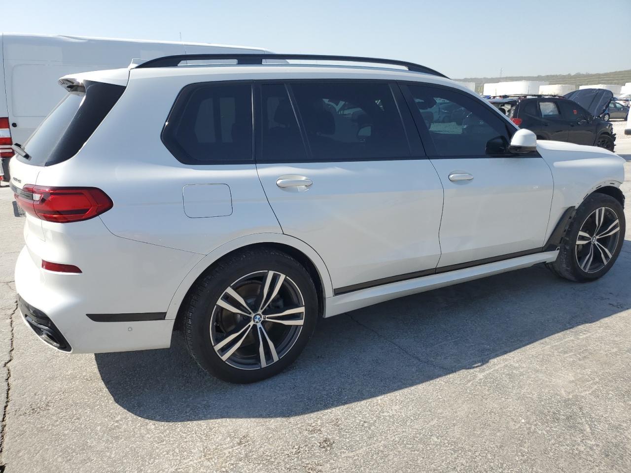 2020 BMW X7 xDrive40I - Фото 3