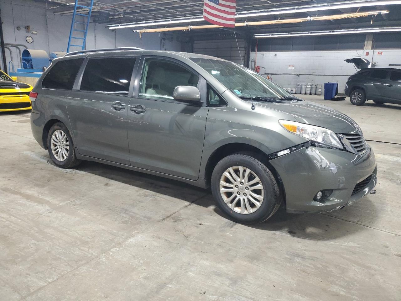2012 Toyota Sienna Xle - Image 4