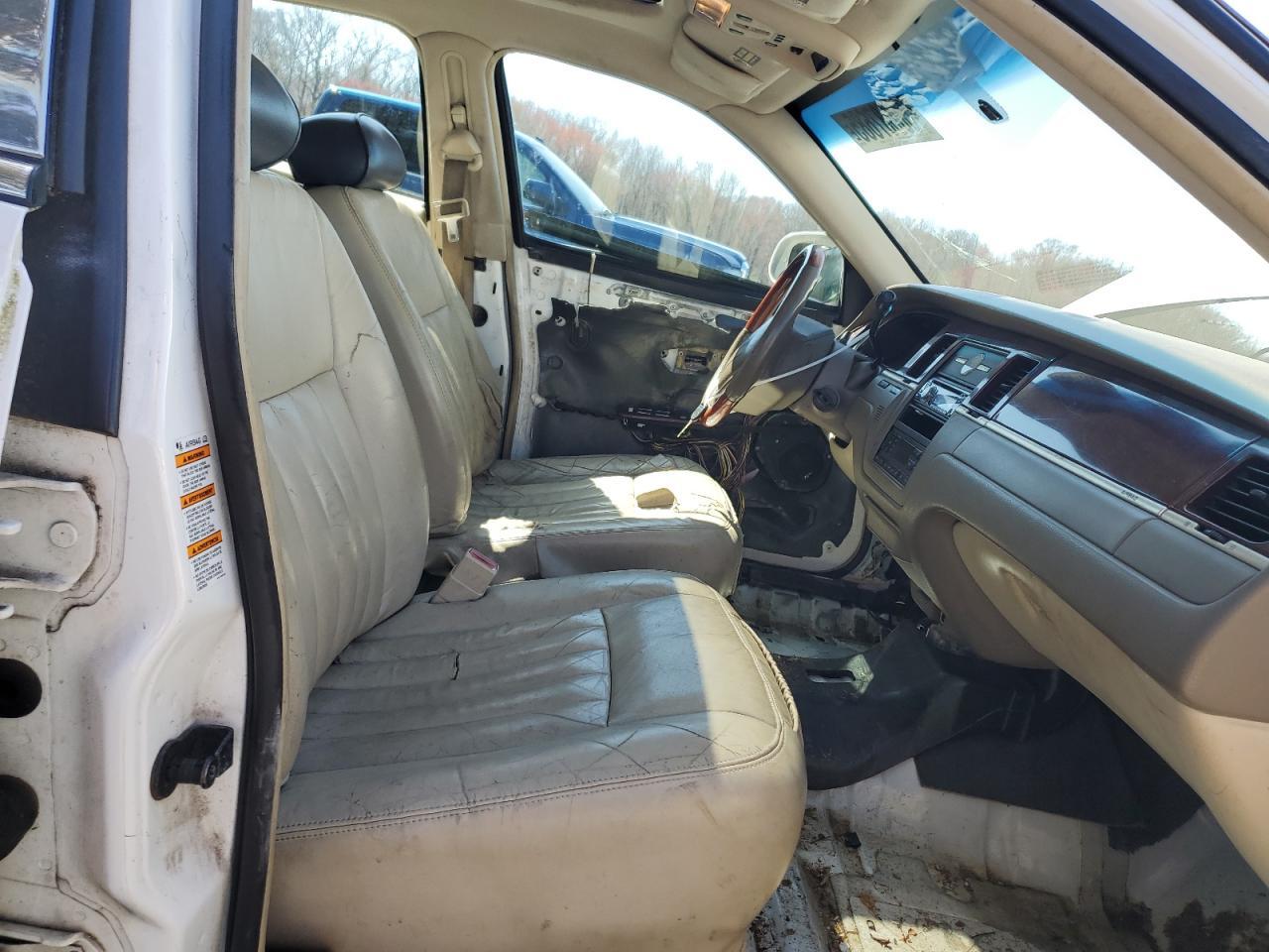 2003 Lincoln Town Car Signature - Фото 7