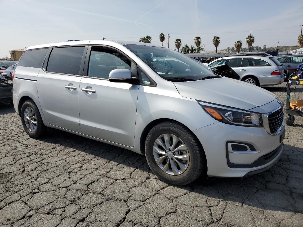 2020 Kia Sedona Lx - Фото 4