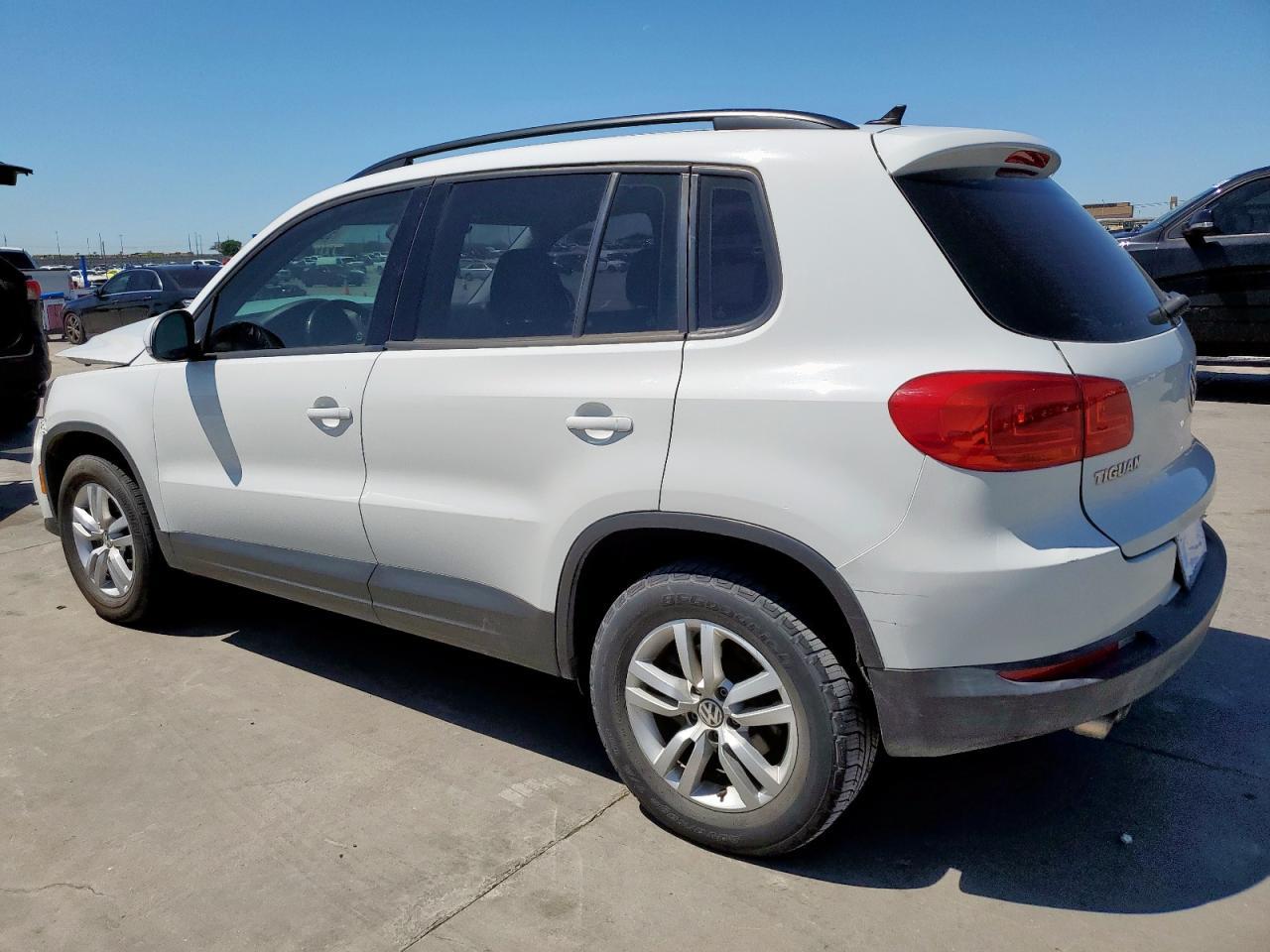 2015 Volkswagen Tiguan S - Фото 2