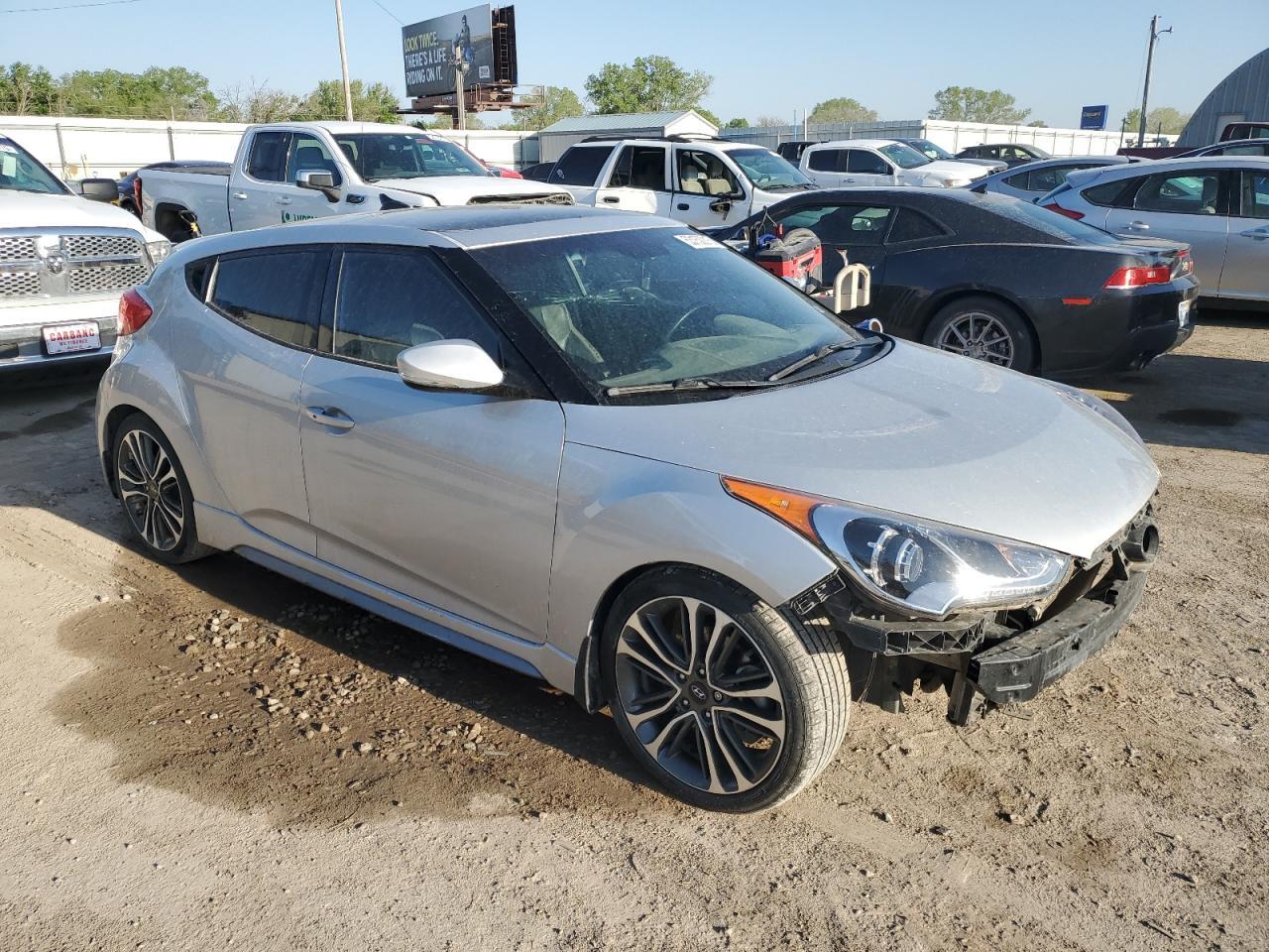 2016 Hyundai Veloster Turbo - Image 4
