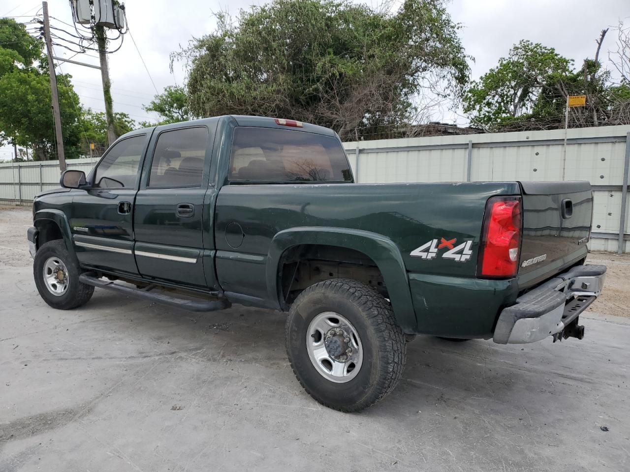 2004 Chevrolet Silverado K2500 Heavy Duty - Image 2