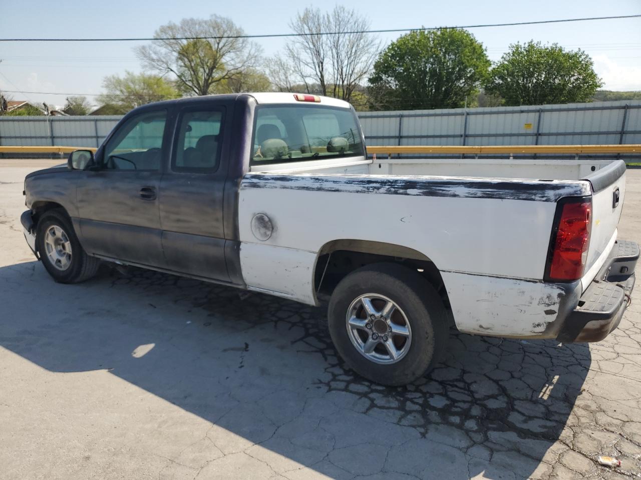 2006 Chevrolet Silverado C1500 - Image 2