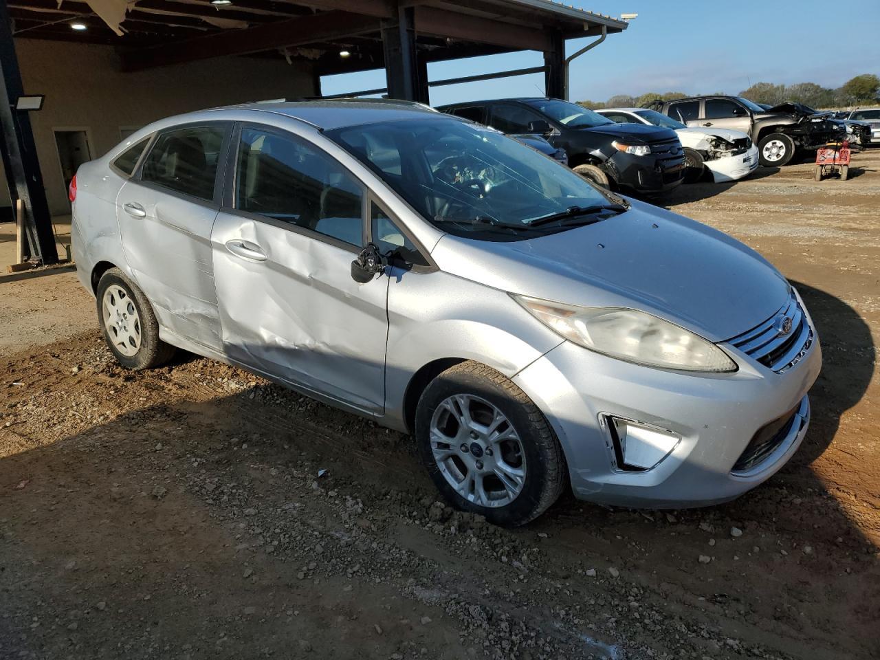 2011 Ford Fiesta Se - Фото 4