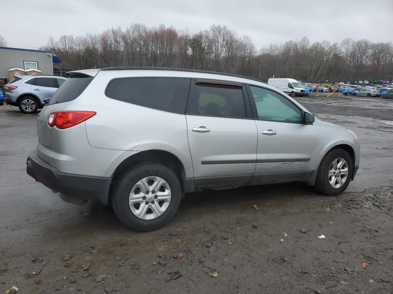 2011 Chevrolet Traverse Ls - Фото 3