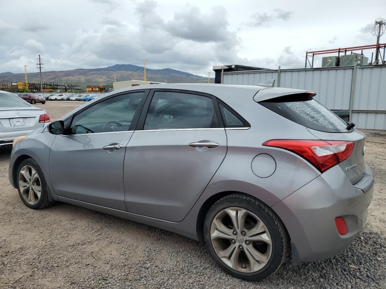 2013 Hyundai Elantra Gt - Image 2