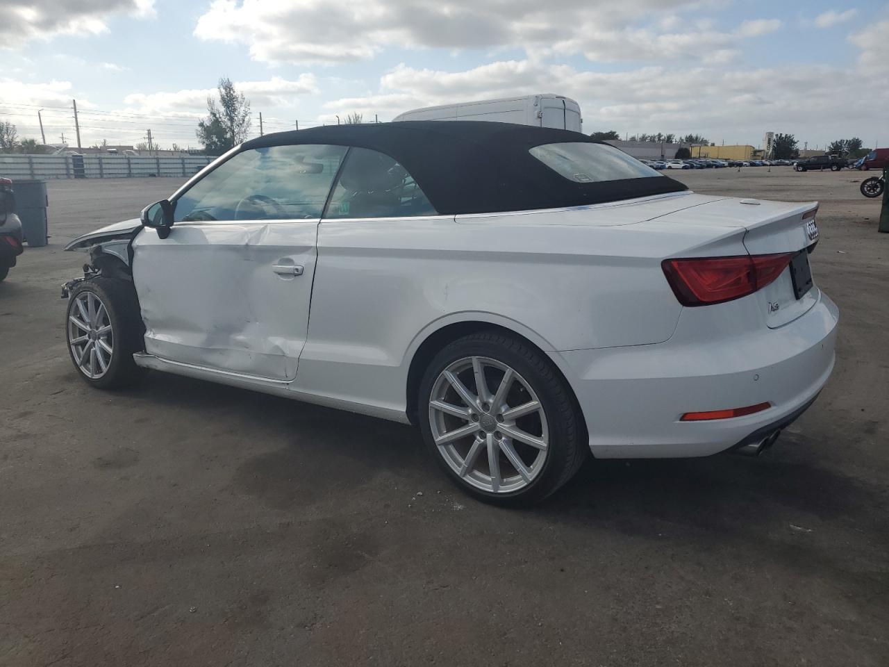 2016 Audi A3 Premium - Фото 2