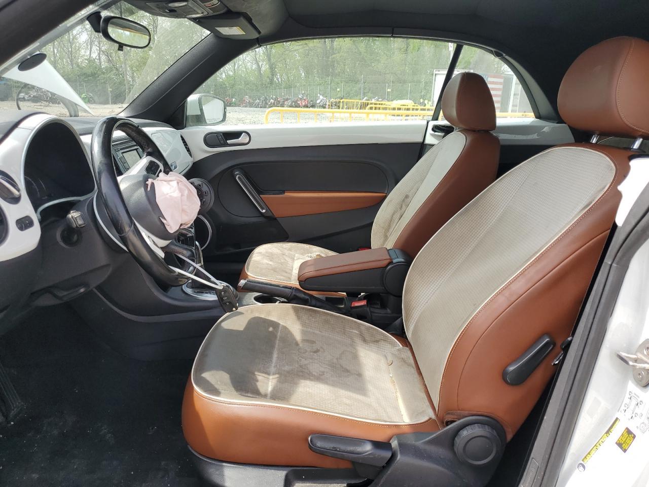 2015 Volkswagen Beetle 1.8T - Фото 7