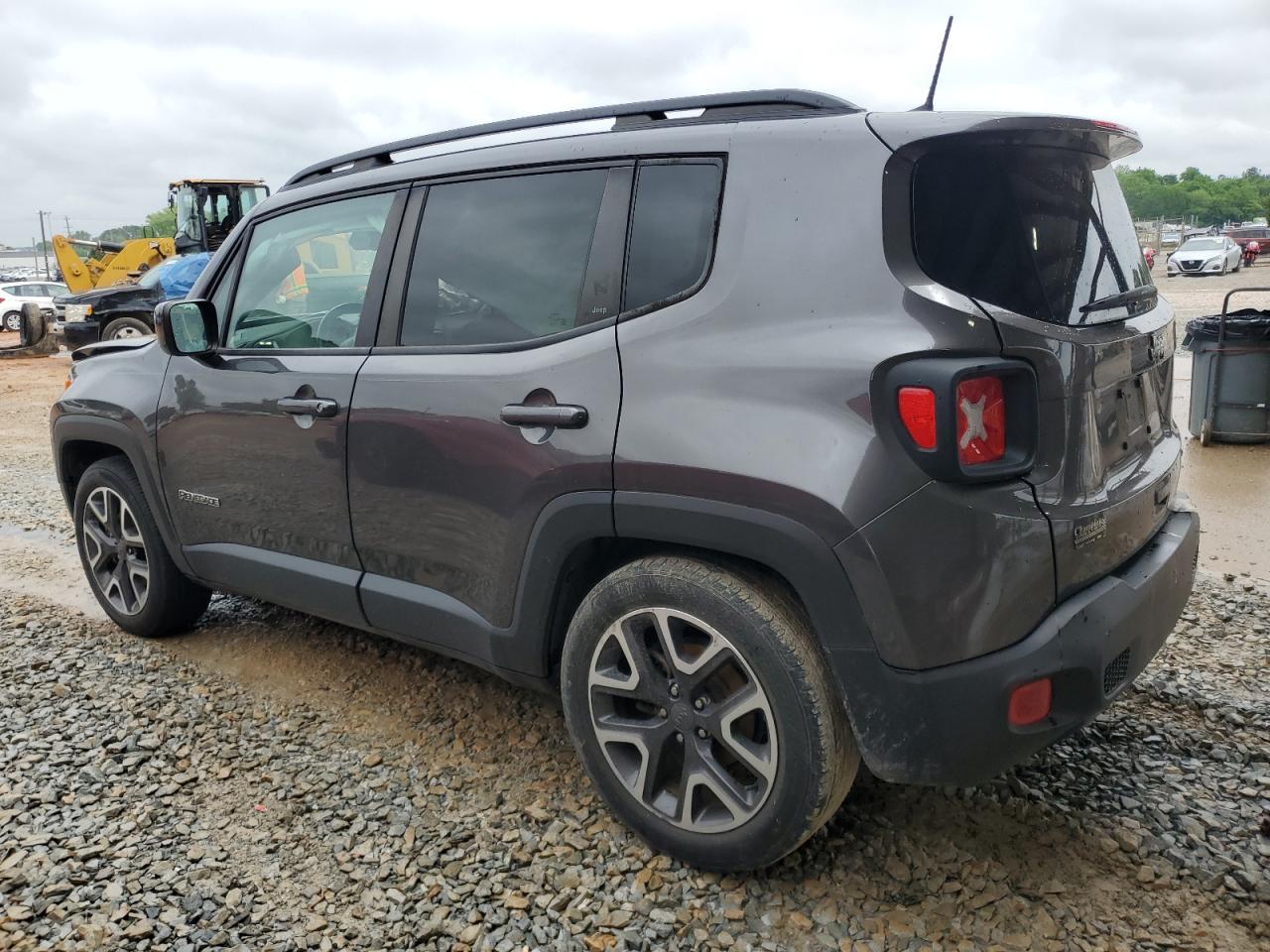 2018 Jeep Renegade Latitude - Image 2