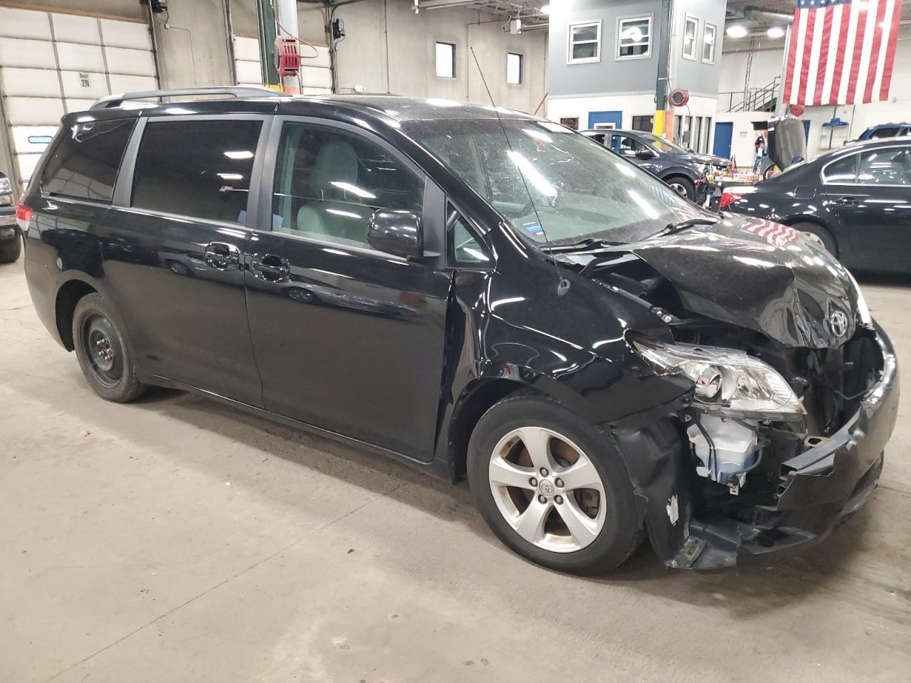 2013 Toyota Sienna Le - Фото 4