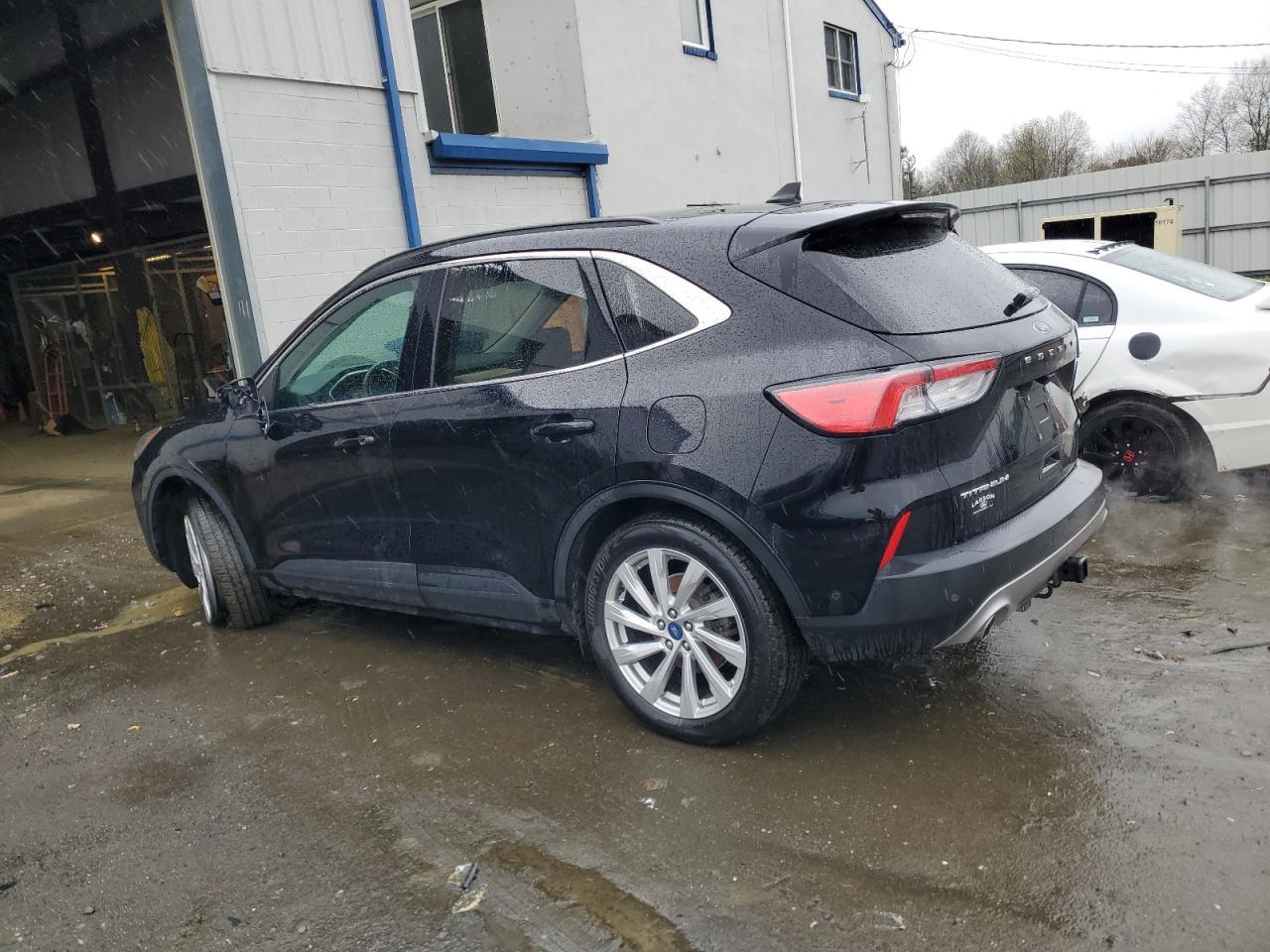 2022 Ford Escape Titanium - Image 2