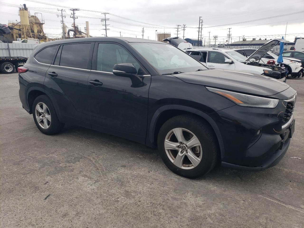 2021 Toyota Highlander L - Image 4