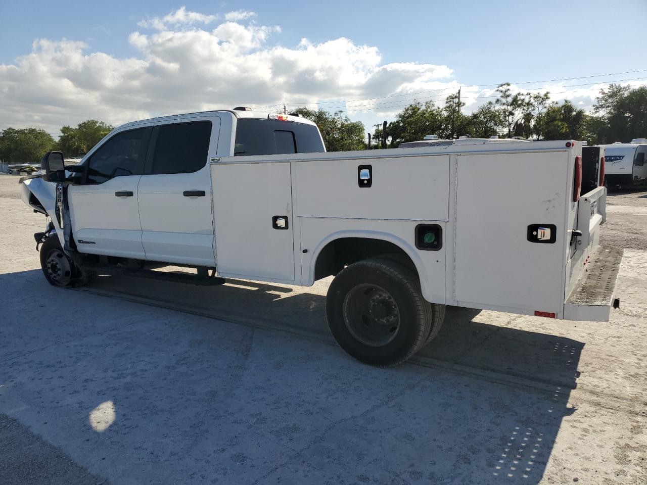 2024 Ford F350 Super Duty - Image 2