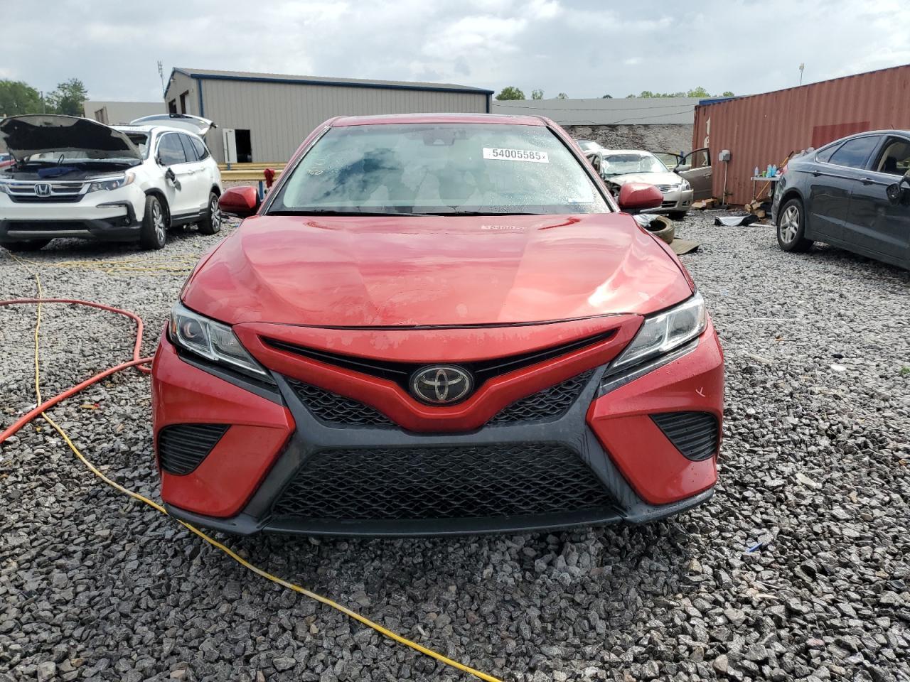 2020 Toyota Camry Se - Фото 5