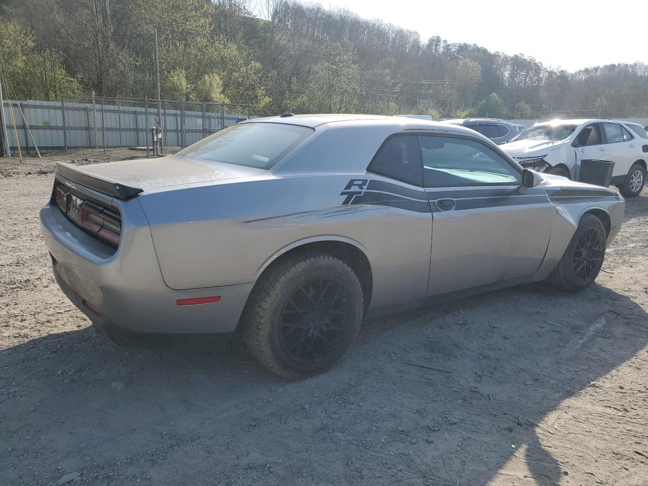 2015 Dodge Challenger Sxt - Image 3