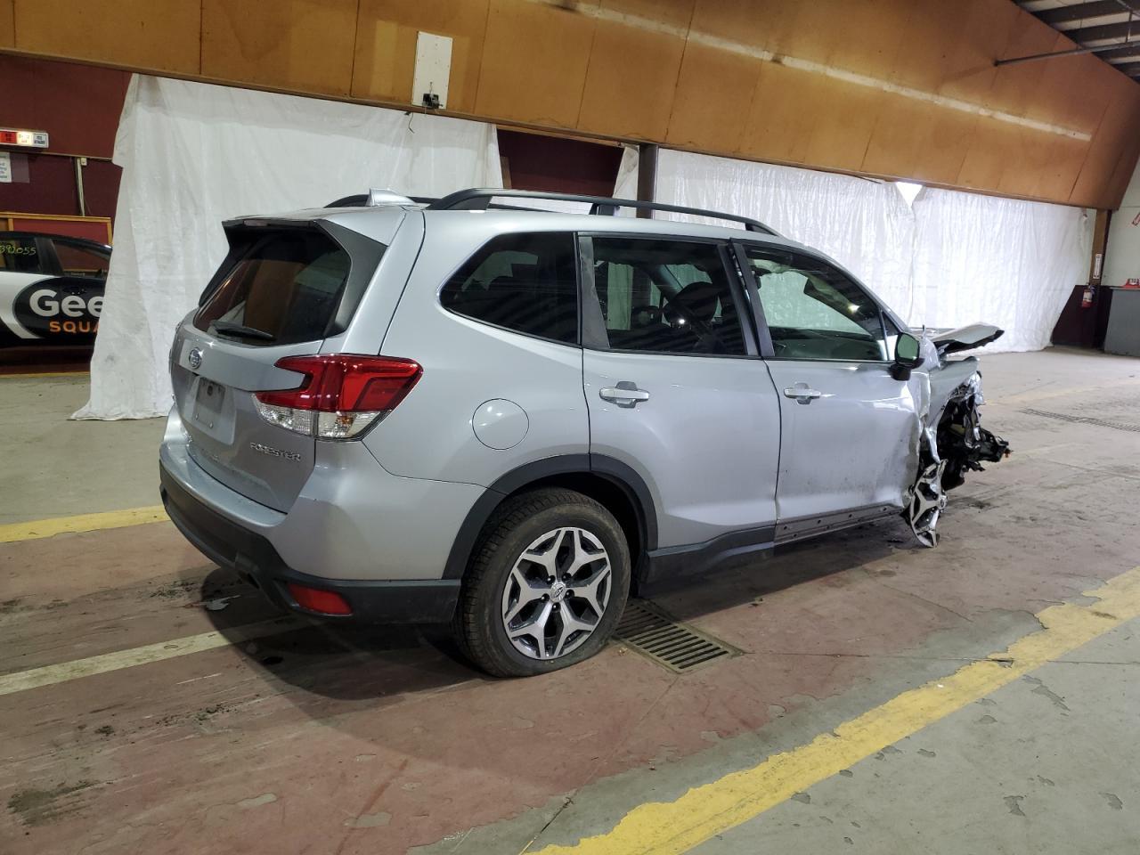 2019 Subaru Forester Premium - Фото 3