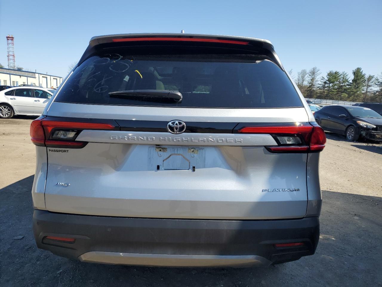 2024 Toyota Grand Highlander Xle - Image 6