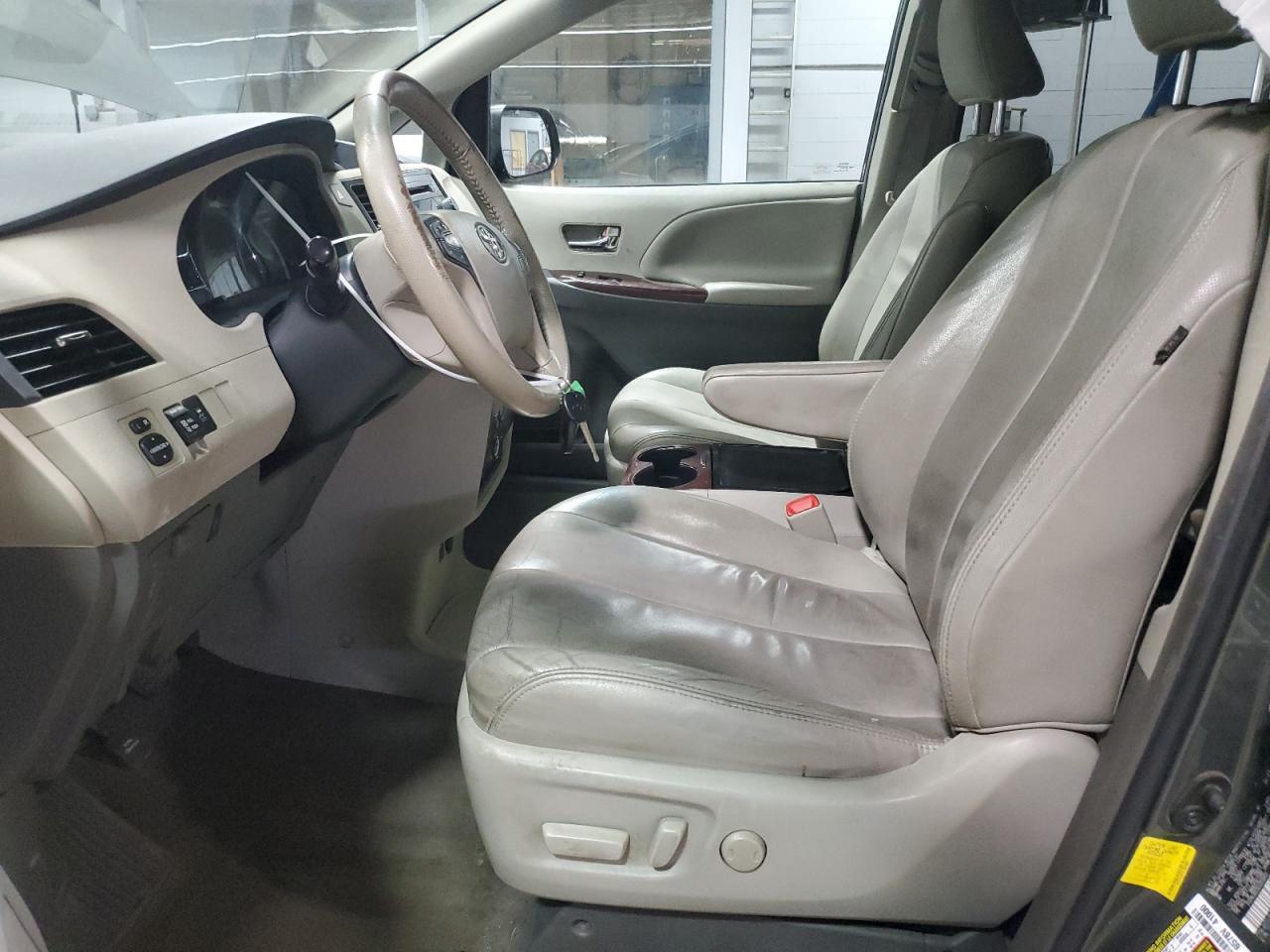 2012 Toyota Sienna Xle - Image 7