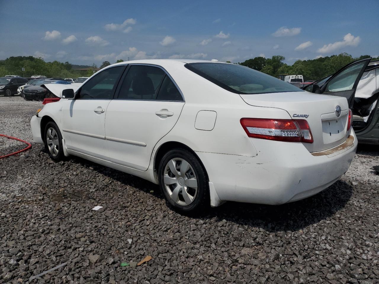 2010 Toyota Camry Base - Фото 2