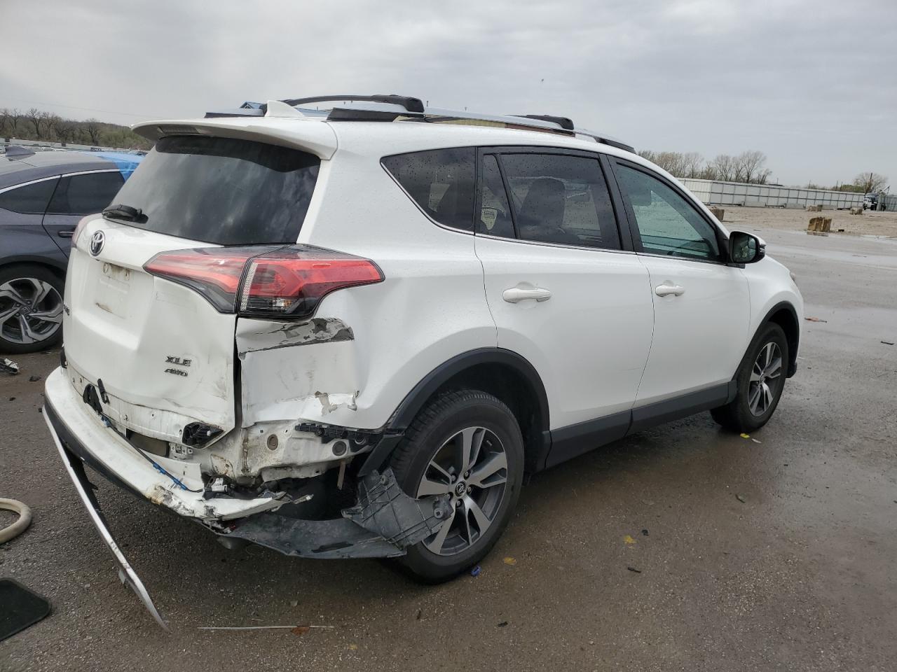 2016 Toyota Rav4 Xle - Image 3