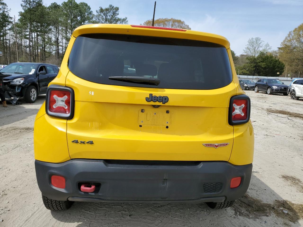 2015 Jeep Renegade Trailhawk - Image 6