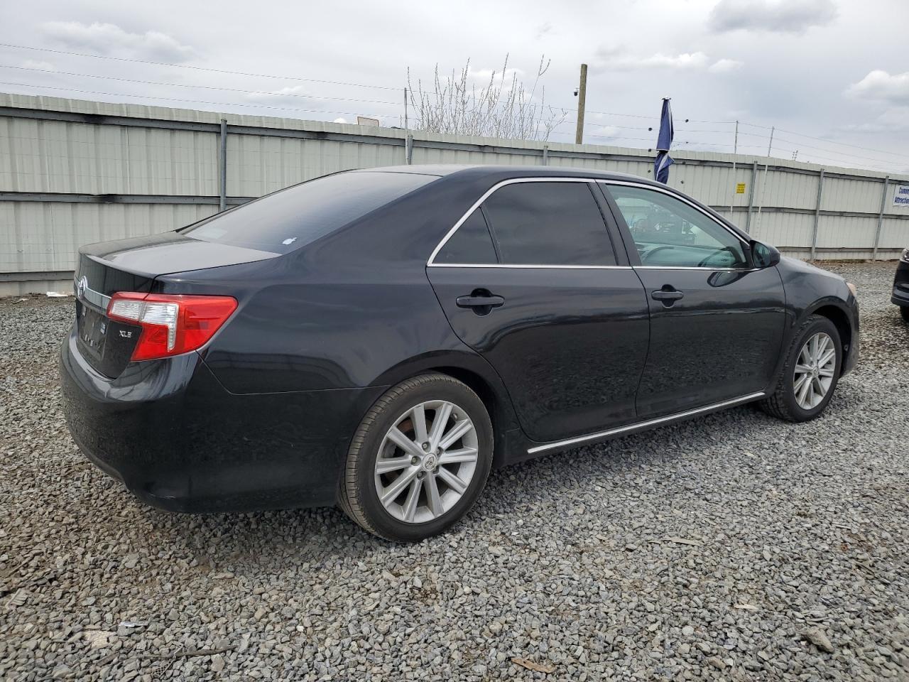 2012 Toyota Camry Base - Фото 3