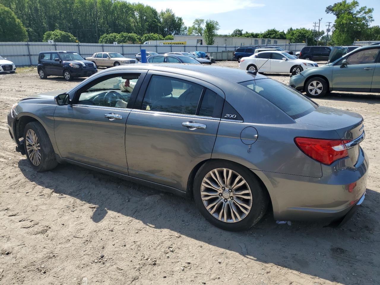 2012 Chrysler 200 Limited - Фото 2