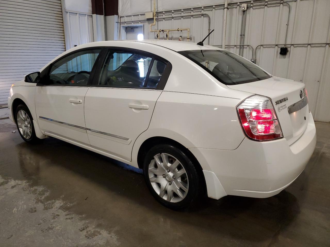 2010 Nissan Sentra 2.0 - Фото 2