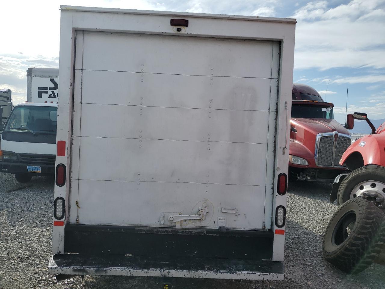 2003 GMC Savana Cutaway G3500 - Фото 6