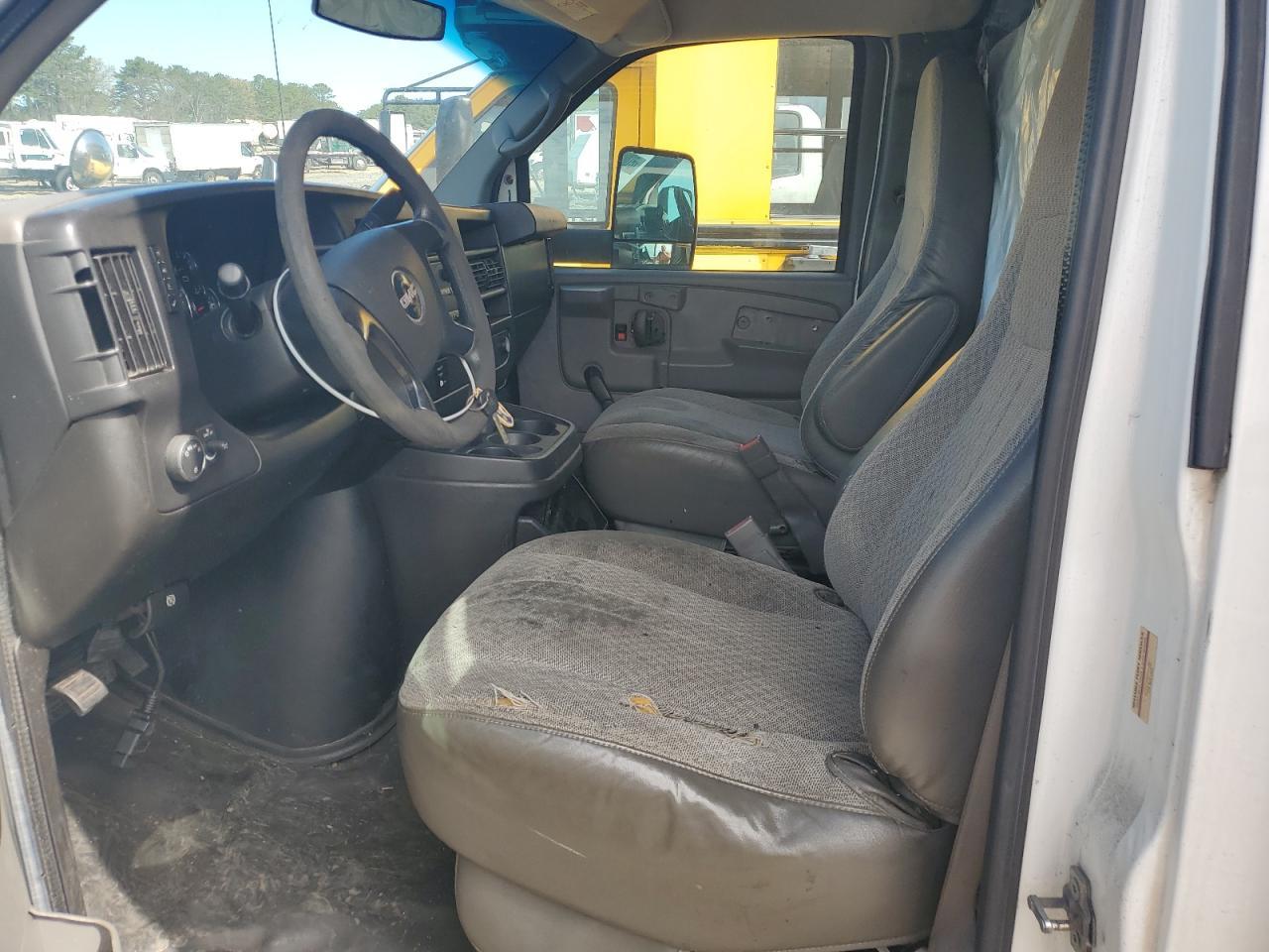 2015 GMC Savana Cutaway G3500 - Image 7