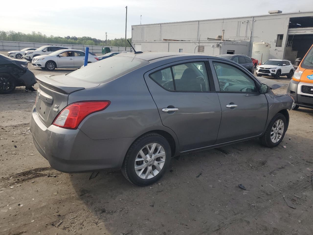2018 Nissan Versa S - Фото 3