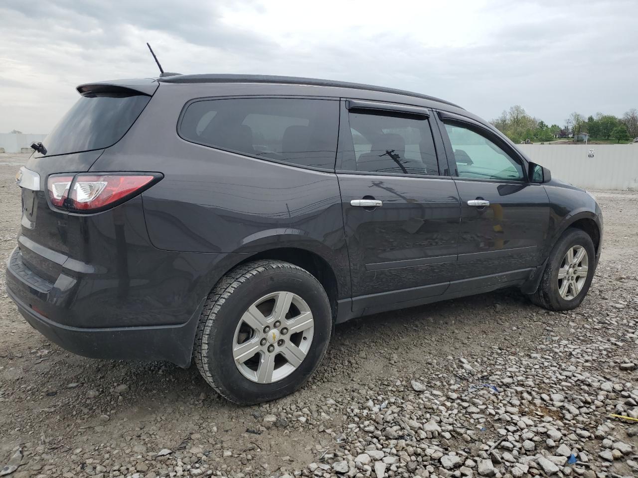 2017 Chevrolet Traverse Ls - Фото 3