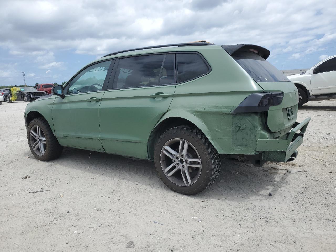 2018 Volkswagen Tiguan Se - Image 2