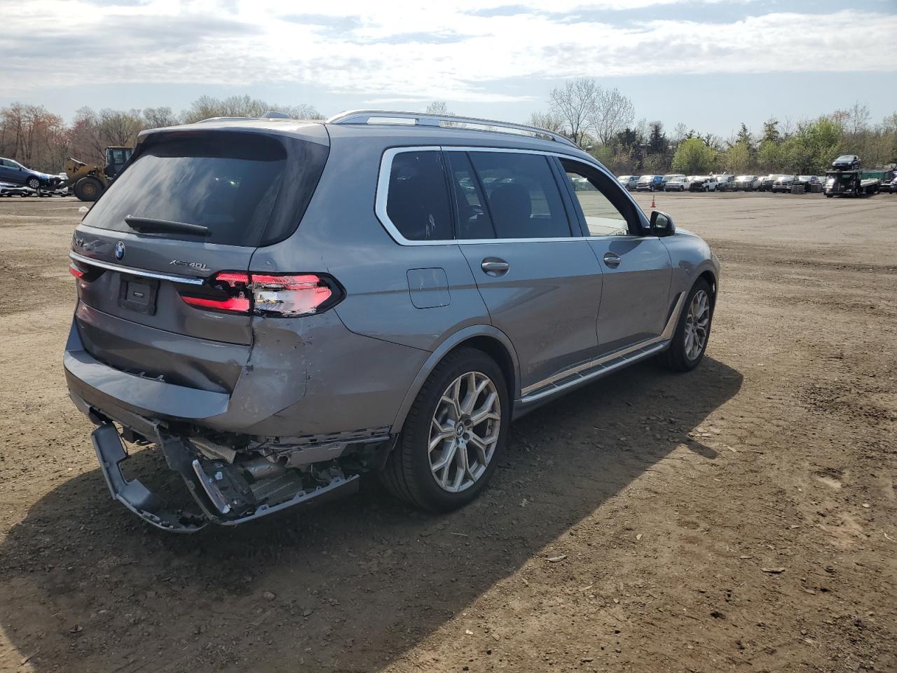 2023 BMW X7 xDrive40I - Image 3