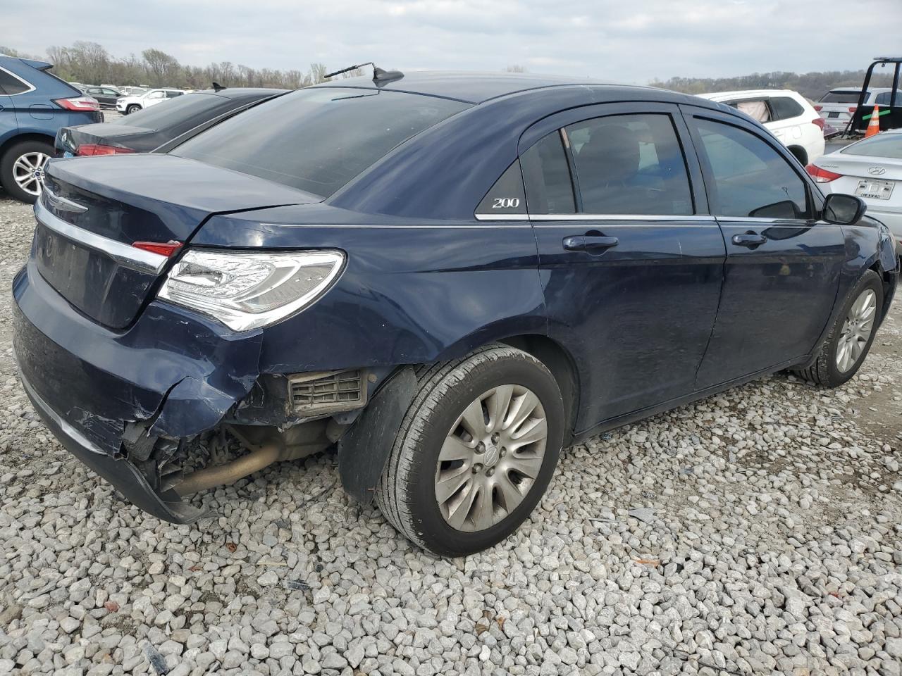 2014 Chrysler 200 Lx - Фото 3