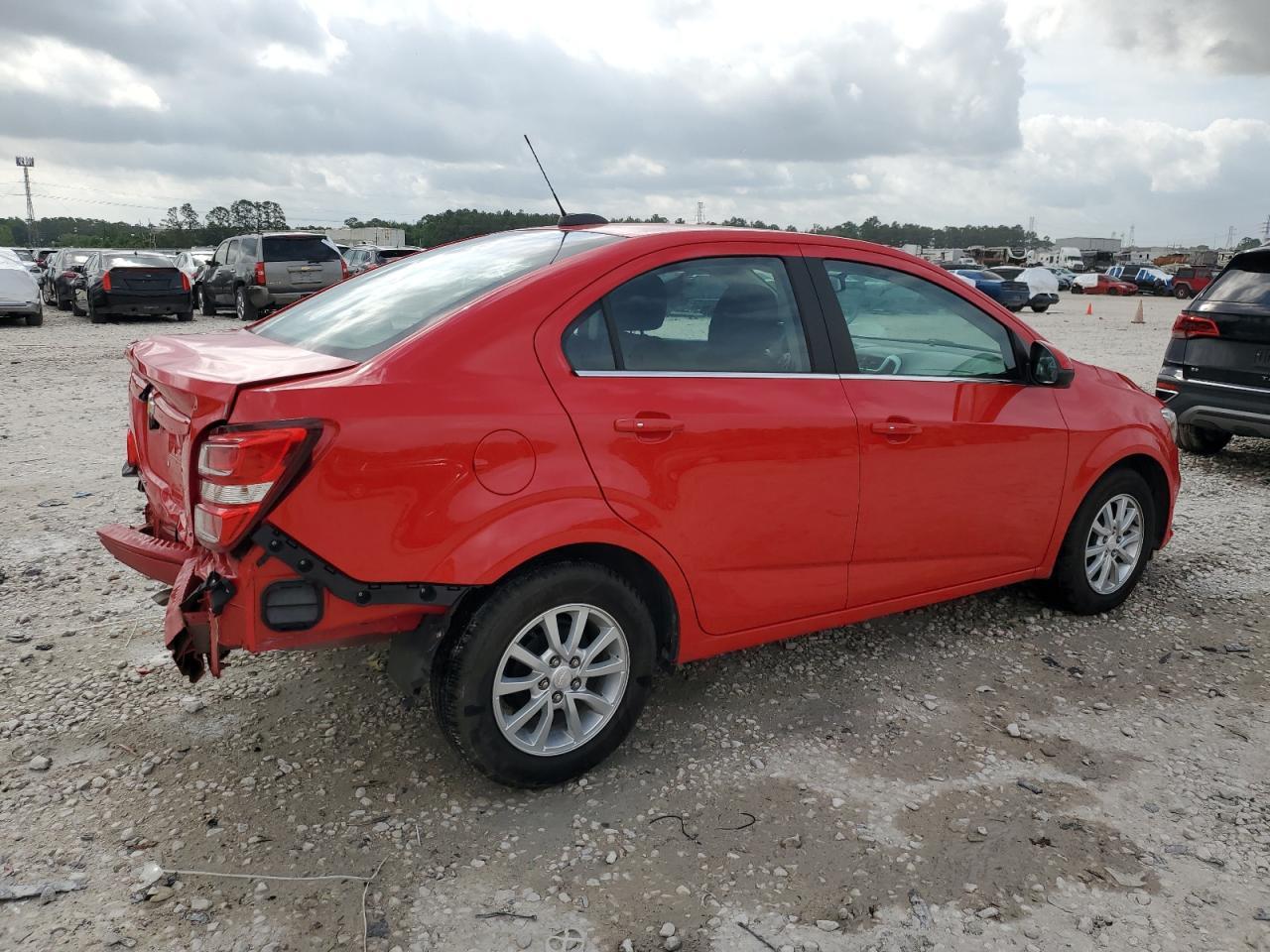 2017 Chevrolet Sonic Lt - Фото 3