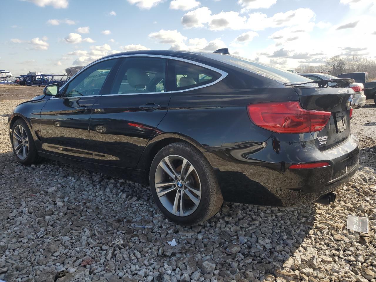 2017 BMW 330 Xigt - Фото 2