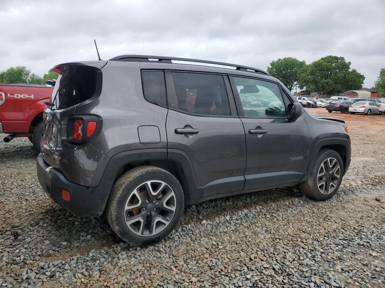 2018 Jeep Renegade Latitude - Image 3
