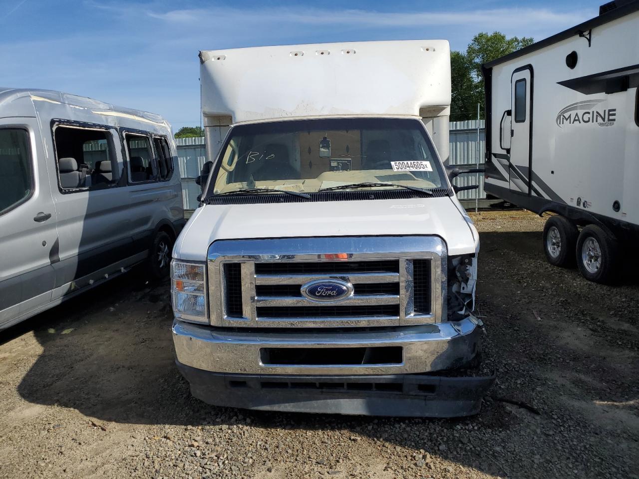 2021 Ford Econoline E350 Super Duty Cutaway Van - Image 5